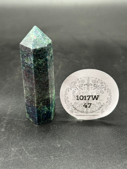 Ruby Kyanite Tower (1017W47) featuring a pointed stone next to a white circle with black text and numbers.